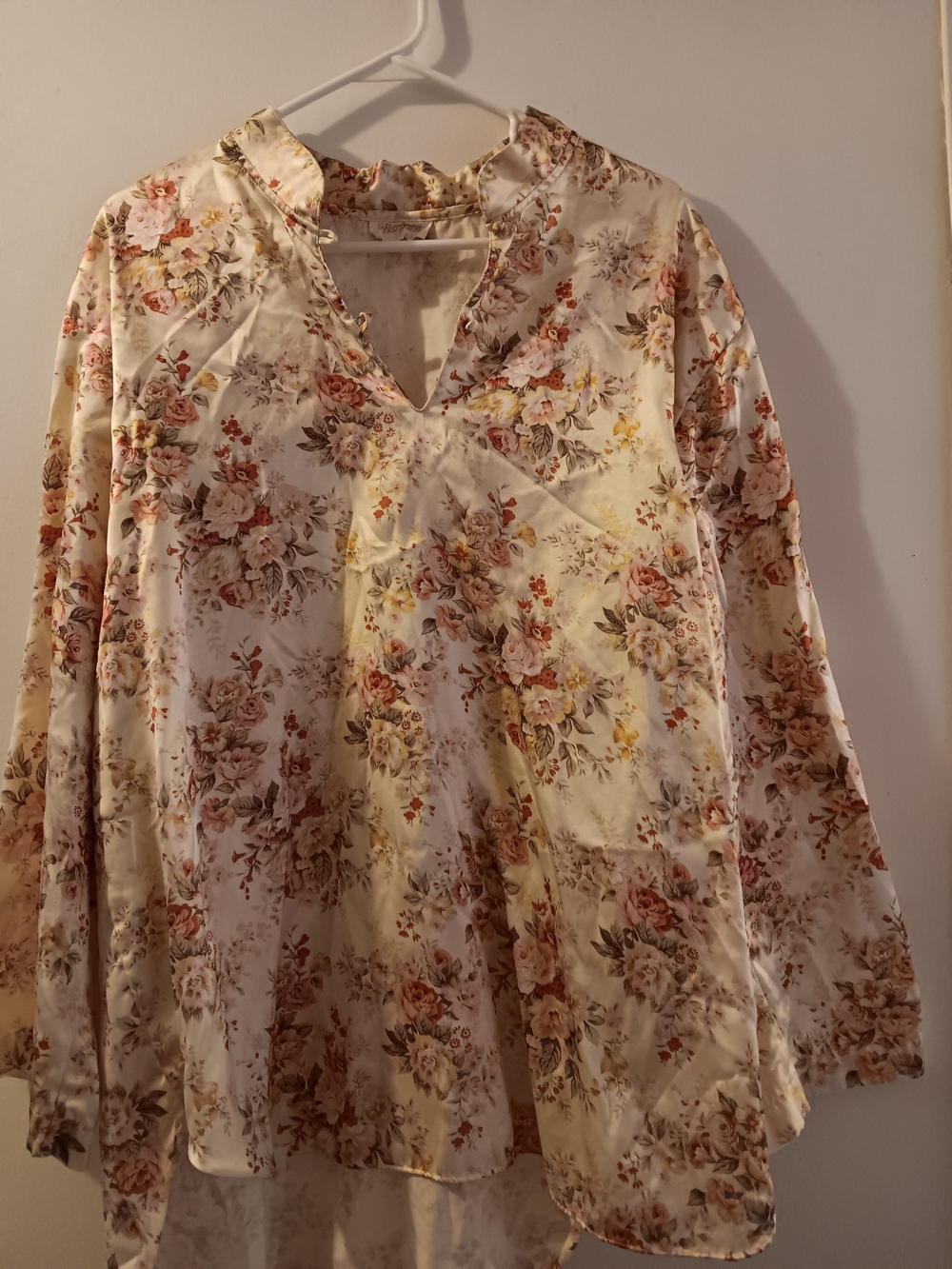 Vintage 79s-80s Barbizon Cream Floral Satin Pajama Top